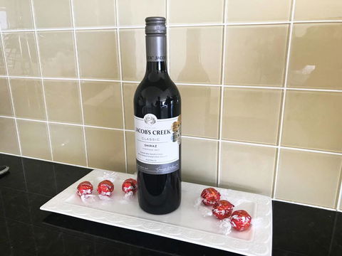 Luxury Waterfront Maroochydore Free Wine Netflix Parking - Accommodation Sunshine Coast 3