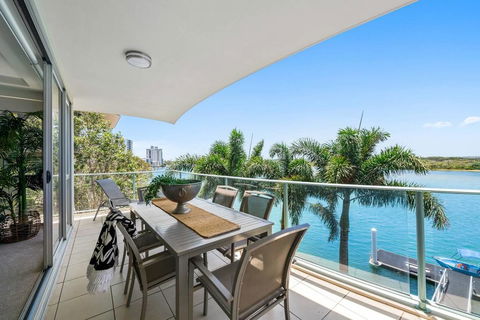 Luxury Waterfront Maroochydore Free Wine Netflix Parking - Accommodation Sunshine Coast 0