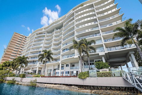 Luxury Waterfront Maroochydore Free Wine Netflix Parking - Accommodation Sunshine Coast 2