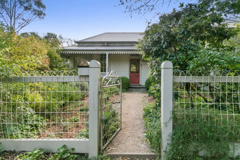 Lynton Cottage - Accommodation Sunshine Coast 0