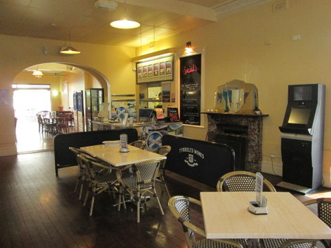 Maclean Hotel - Accommodation Sunshine Coast 2