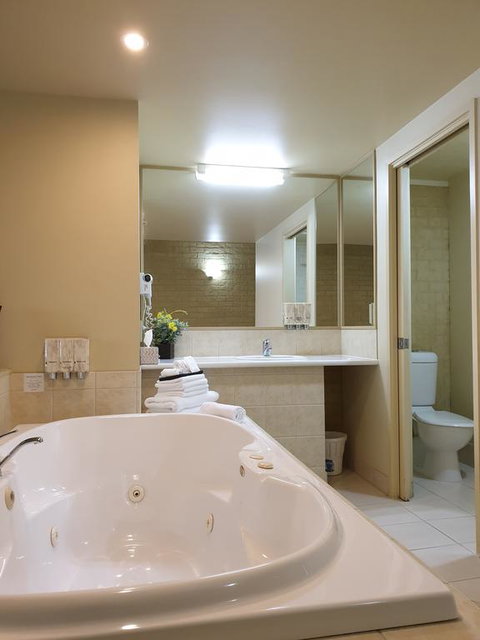 Madison Spa Motel - Adults Only - Accommodation Sunshine Coast 1