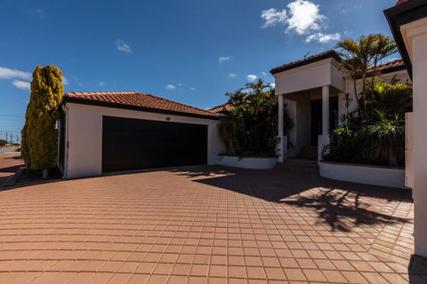 Maidstone Executive Residence - Accommodation Sunshine Coast 1
