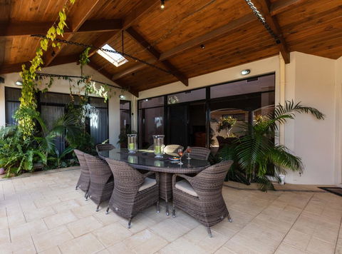 Maidstone Executive Residence - Accommodation Sunshine Coast 0