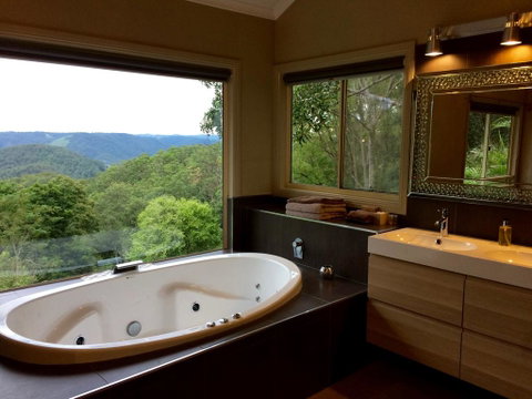 Maleny Luxury Cottages - Accommodation Sunshine Coast 1