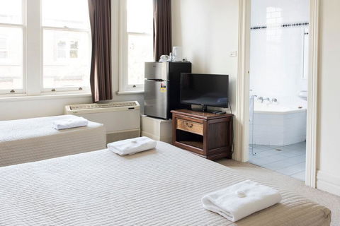 Mercantile Hotel - Accommodation Sunshine Coast 2