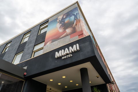 Miami Hotel Melbourne - Accommodation Sunshine Coast 0