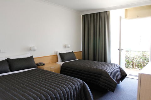 Mid City Motor Inn Queanbeyan - Accommodation Sunshine Coast 3