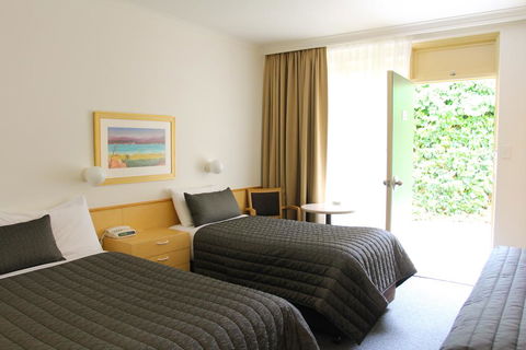 Mid City Motor Inn Queanbeyan - Accommodation Sunshine Coast 0