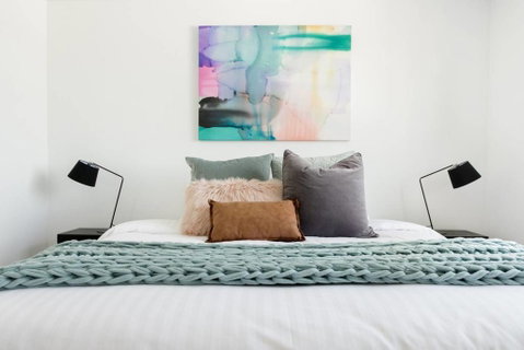 Minimalist Penthouse Condo With Skyline Vistas - Accommodation Sunshine Coast 1