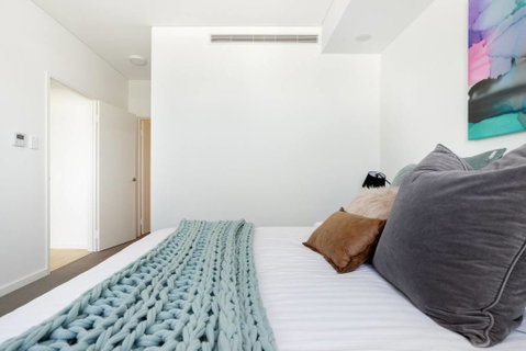 Minimalist Penthouse Condo With Skyline Vistas - Accommodation Sunshine Coast 2