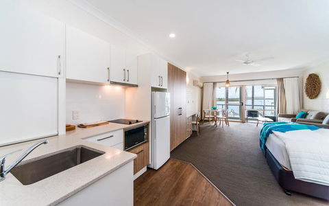 Moby Dick Waterfront Resort Motel - Accommodation Sunshine Coast 3