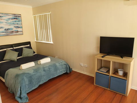 Modern Cosy Studio Close To QEH + Adelaide CBD + Airport + Beaches - Accommodation Sunshine Coast 0