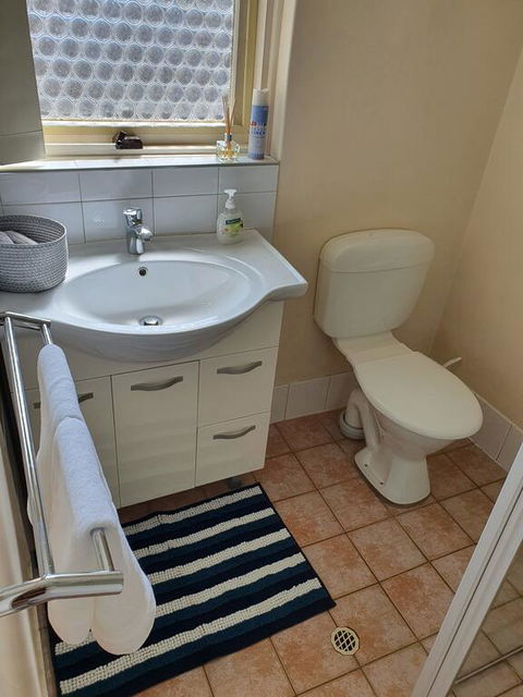 Modern Cosy Studio Close To QEH + Adelaide CBD + Airport + Beaches - Accommodation Sunshine Coast 1