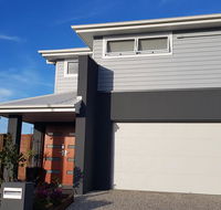 Modern two-story Hampton Style house - Accommodation Sunshine Coast