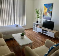 Modern Unit Near To Surfers Paradise - Accommodation Sunshine Coast