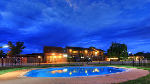 Motel Meneres - Accommodation Sunshine Coast 0