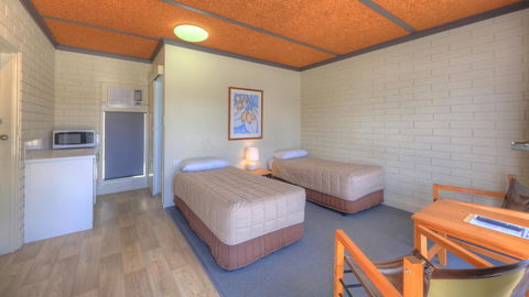 Motel Meneres - Accommodation Sunshine Coast 1