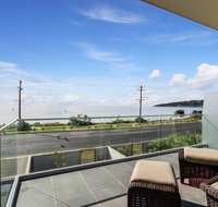 Nautilus 1 Luxury Retreat - Modern beachfront townhouse WiFi water views - Accommodation Sunshine Coast