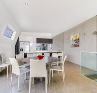 Nautilus 2 Luxury Retreat - Modern beachfront townhouse WiFi water views - Accommodation Sunshine Coast