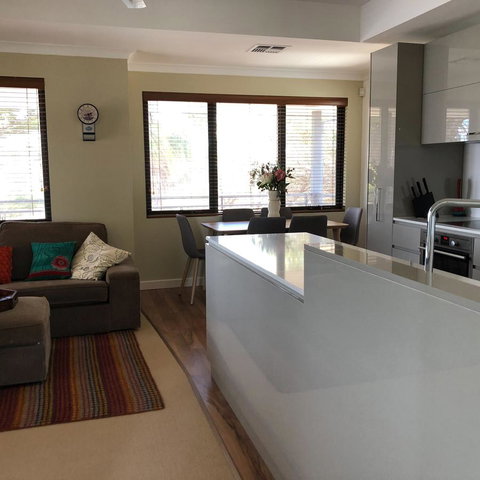 Mullaloo Beachfront Retreat - Accommodation Sunshine Coast 4