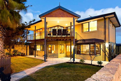 Mullaloo Beachfront Retreat - Accommodation Sunshine Coast 0
