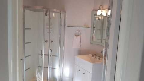Stirling Apartments - Studio 1 - Accommodation Sunshine Coast 3