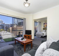 Oversized Eastend sleeps 6 Free PARKINGPOOL WIFI - Accommodation Sunshine Coast