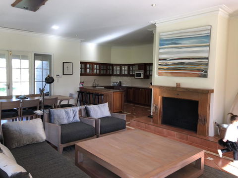 Caves Road Guest Houses - Accommodation Sunshine Coast 23