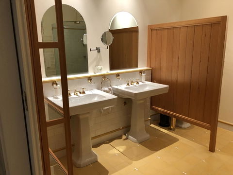 Caves Road Guest Houses - Accommodation Sunshine Coast 5