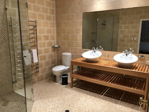 Caves Road Guest Houses - Accommodation Sunshine Coast 17