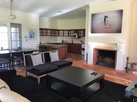 Caves Road Guest Houses - Accommodation Sunshine Coast 8