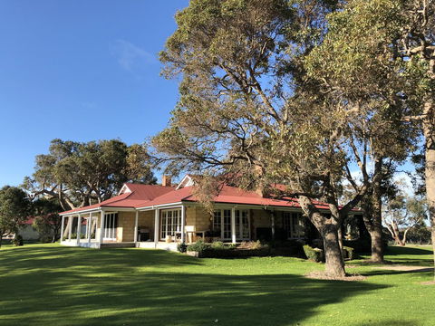 Caves Road Guest Houses - Accommodation Sunshine Coast 4