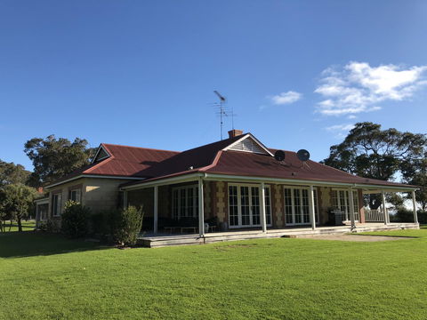 Caves Road Guest Houses - Accommodation Sunshine Coast 14