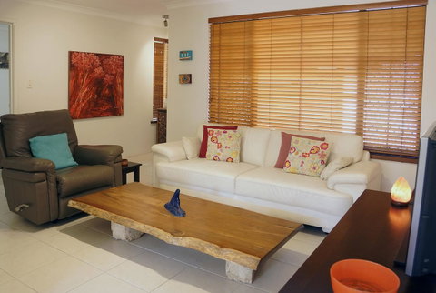 Suffolk House - Accommodation Sunshine Coast 5