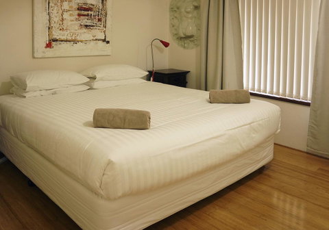 Suffolk House - Accommodation Sunshine Coast 12
