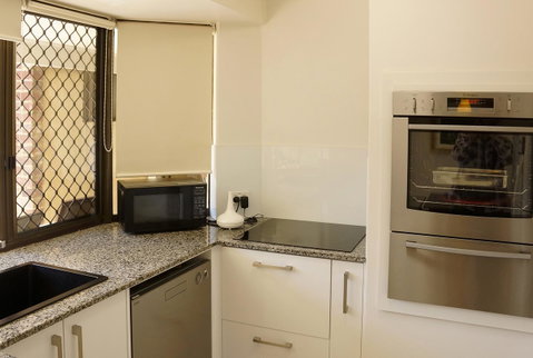 Suffolk House - Accommodation Sunshine Coast 10