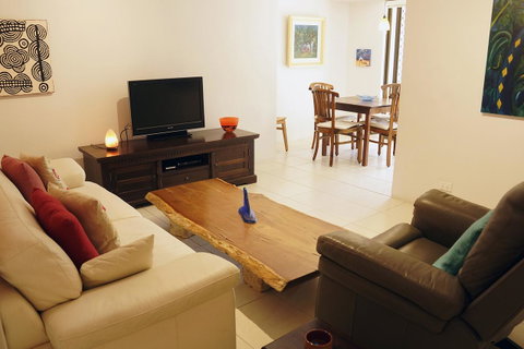 Suffolk House - Accommodation Sunshine Coast 7