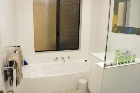Suffolk House - Accommodation Sunshine Coast 15