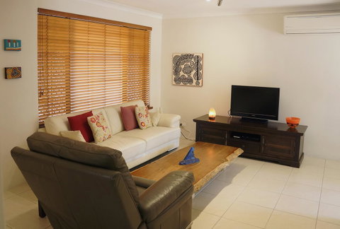 Suffolk House - Accommodation Sunshine Coast 6