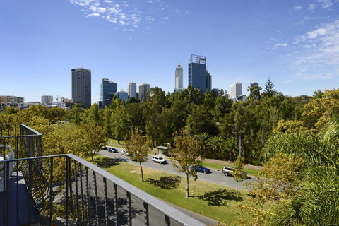 Sullivans Hotel - Accommodation Sunshine Coast 3