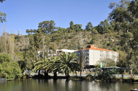 Sullivans Hotel - Accommodation Sunshine Coast 0