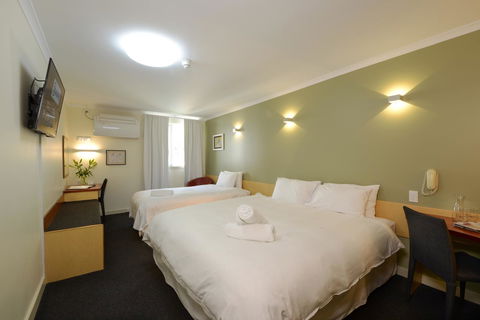Sullivans Hotel - Accommodation Sunshine Coast 12