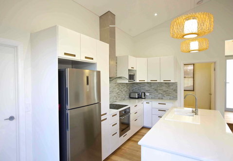Sunny Blinco Street House - Accommodation Sunshine Coast 5