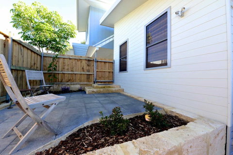 Sunny Blinco Street House - Accommodation Sunshine Coast 12