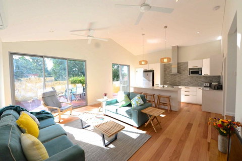 Sunny Blinco Street House - Accommodation Sunshine Coast 0