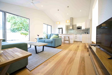 Sunny Blinco Street House - Accommodation Sunshine Coast 1