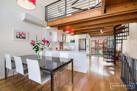 Spacious Central Townhouse - Accommodation Sunshine Coast 0
