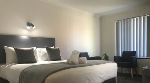 Hotel Clipper - Accommodation Sunshine Coast 0