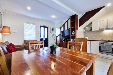 Fremantle Townhouse Unit 6 - Accommodation Sunshine Coast 0